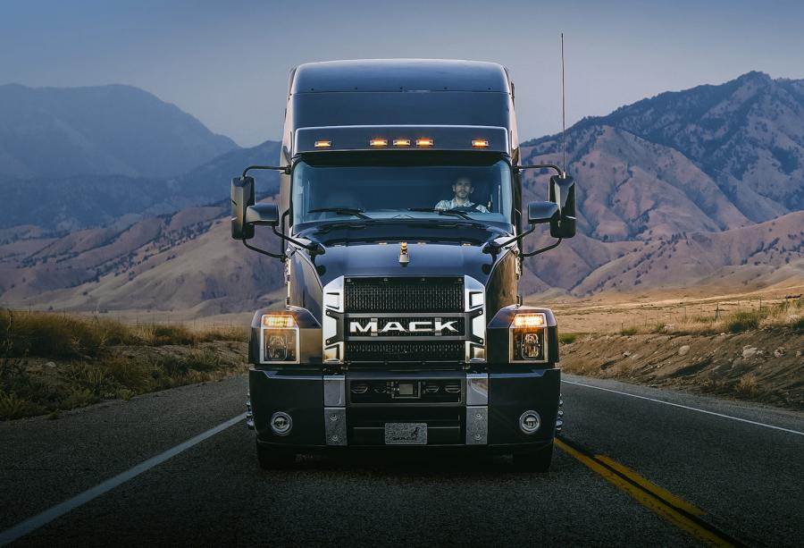  Mack Anthem 70-inch Stand Up Sleeper Cab 2018 года  (фото 10 из 18)